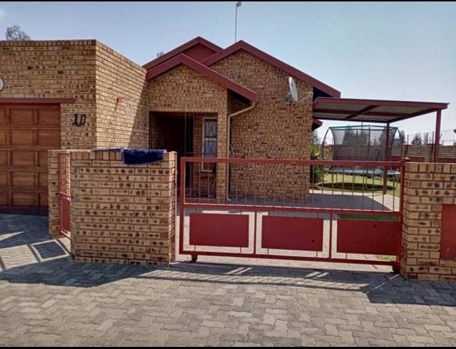 3 BEDROOM TOWNHOUSE FOR SALE IN RIVERSDALE